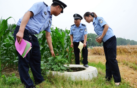 西平民警入鄉(xiāng)村查隱患確保學生暑期安全