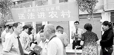 正陽縣人民檢察院開展“送法進(jìn)農(nóng)村”活動(dòng)