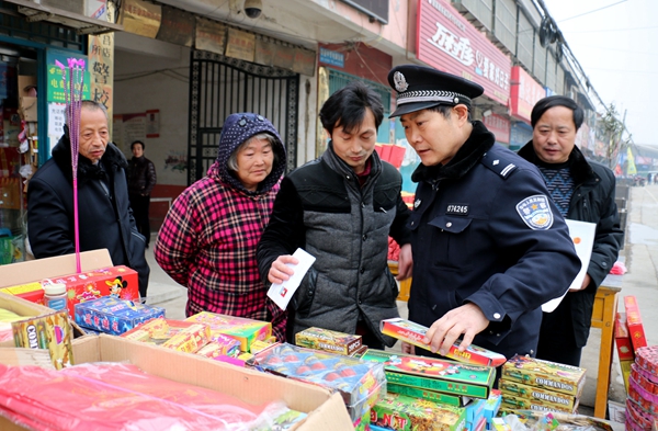 西平警方加大煙花爆竹查緝力度