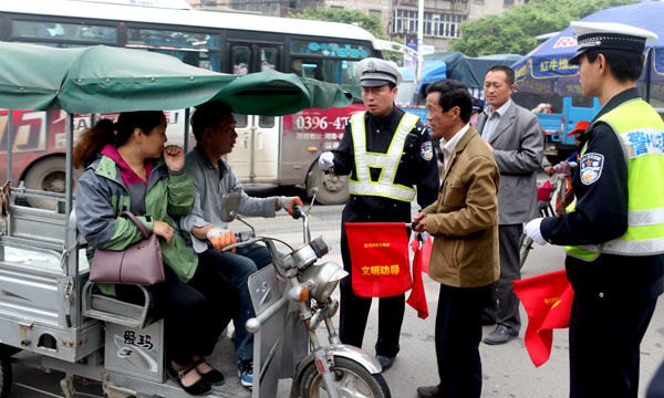 駐馬店嚴(yán)厲打擊交通陋習(xí)不手軟