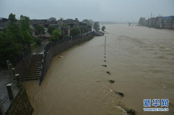 強(qiáng)降雨襲擊南方多個(gè)省份 數(shù)十萬(wàn)人受災(zāi)