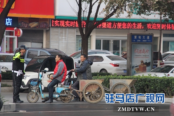 1這樣“拖車”上路，太危險了.JPG