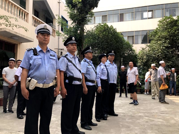 西園派出所民警高溫下的堅守