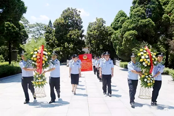 上蔡縣公安局開展“傳承紅色文化 弘揚(yáng)愛國精神”主題黨日活動