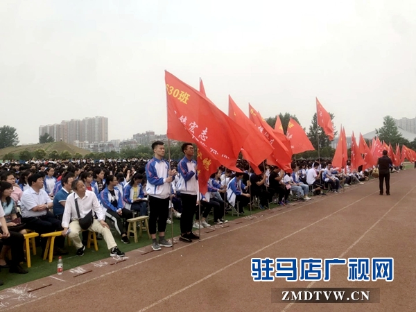 駐馬店高中為高三考生壯行 學弟學妹齊送祝福