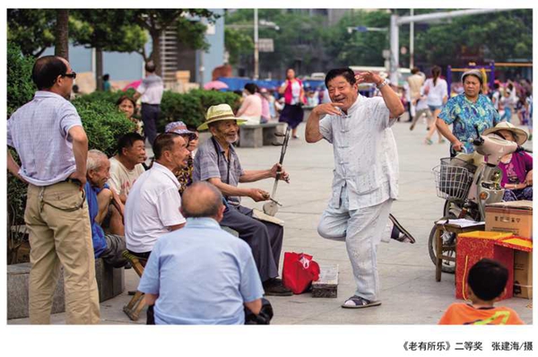 全國首屆孝老愛親攝影大賽獲獎(jiǎng)作品在駐馬店光影藝術(shù)長廊展出