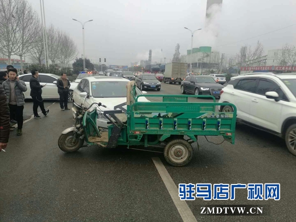 非機(jī)動車隨意進(jìn)入快車道   違章行車引發(fā)事故