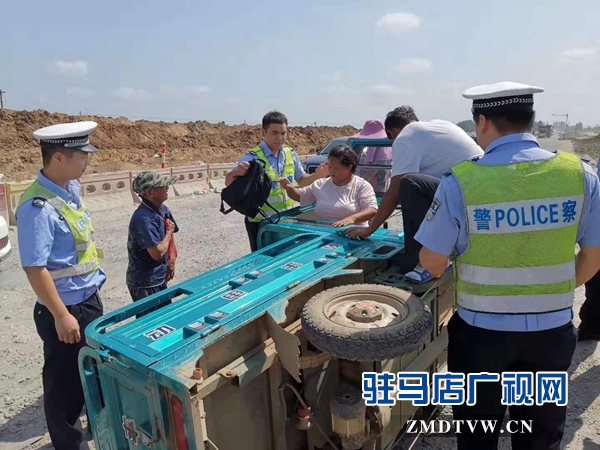 車翻后一家人被困 危機(jī)中好警察援手