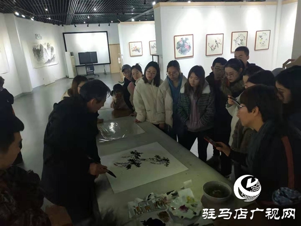 張克洪個(gè)人畫展在黃淮學(xué)院美術(shù)館開展