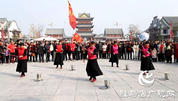 駐馬店市鞭陀邀請(qǐng)賽 上百人同打健身鞭 