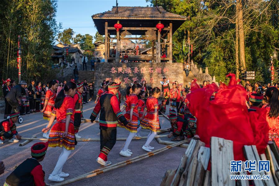 循著習(xí)近平總書記足跡感受新時(shí)代新年味