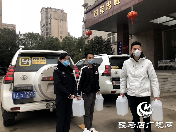 愛心市民捐贈消毒物資助力防控一線民警