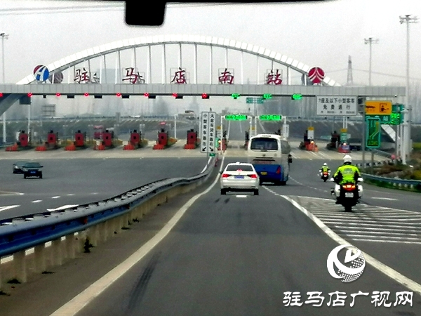 市交警摩托機(jī)動(dòng)大隊(duì)為復(fù)工返崗人員保駕護(hù)航