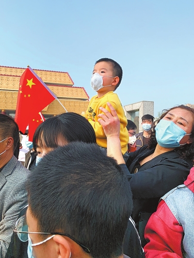 河南第十批支援湖北醫(yī)療隊凱旋 春暖花開 戰(zhàn)“疫”歸來