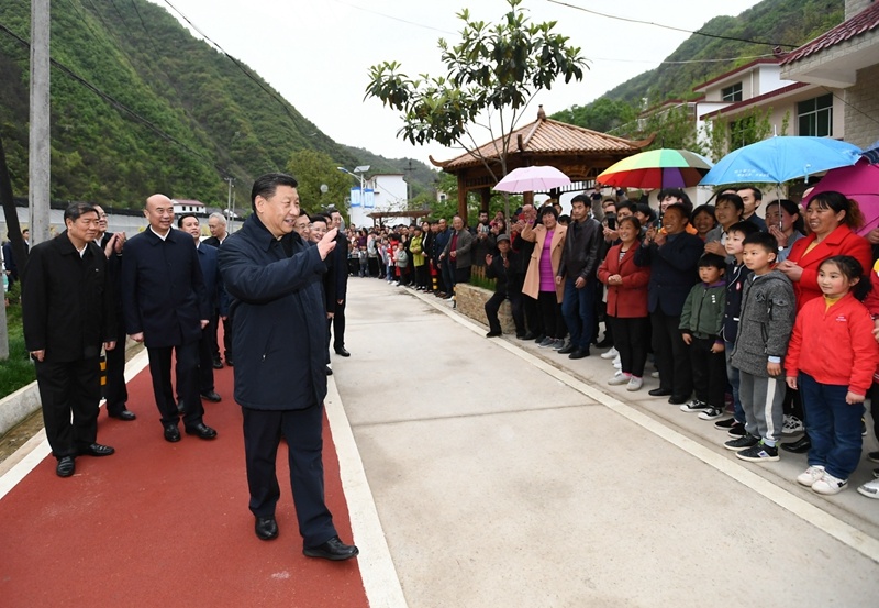 習(xí)近平在陜西考察秦嶺生態(tài)保護(hù)情況