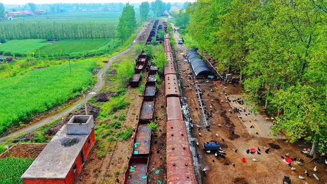 隨著汽車等新型運輸方式的出現(xiàn)，窄軌小火車逐漸轉(zhuǎn)為貨運直至完全停止運行。