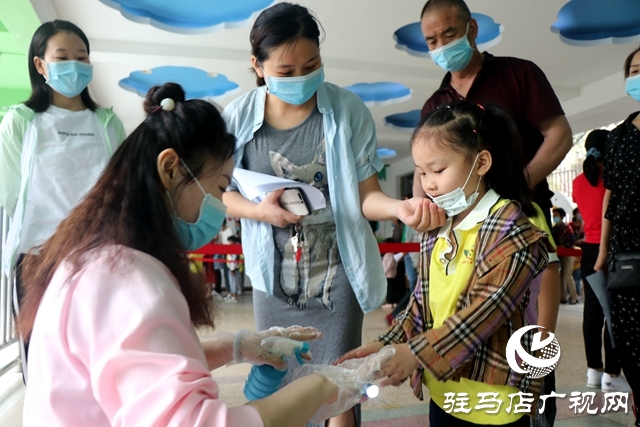 駐馬店市各幼兒園今日錯峰開學(xué)，老師笑迎萌娃歸！