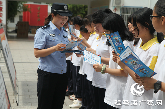 平輿縣公安局組織民警開展送法進(jìn)校園活動(dòng)