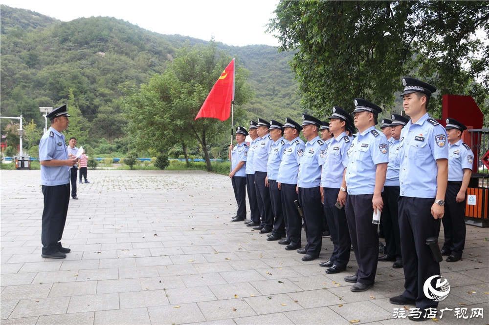 正陽(yáng)公安局組織民警赴羅山縣何家沖開(kāi)展慶八一主題黨日活動(dòng)  