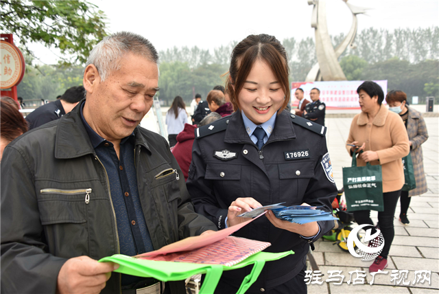 平輿縣公安局組織開展平安建設(shè)暨掃黑除惡集中宣傳活動