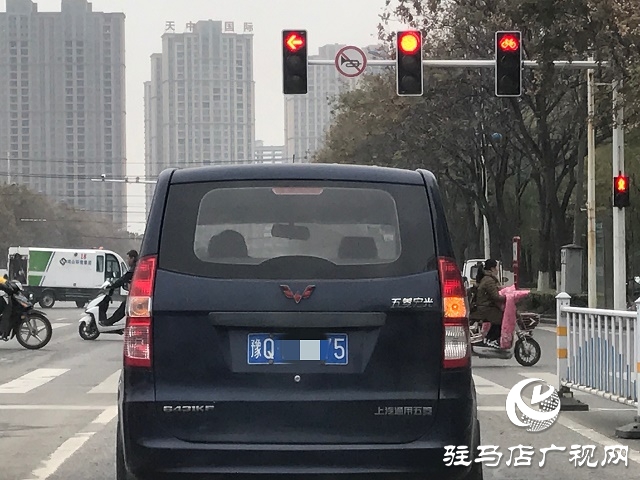 單雙號限行第一天 限行區(qū)域內(nèi)車少路況好