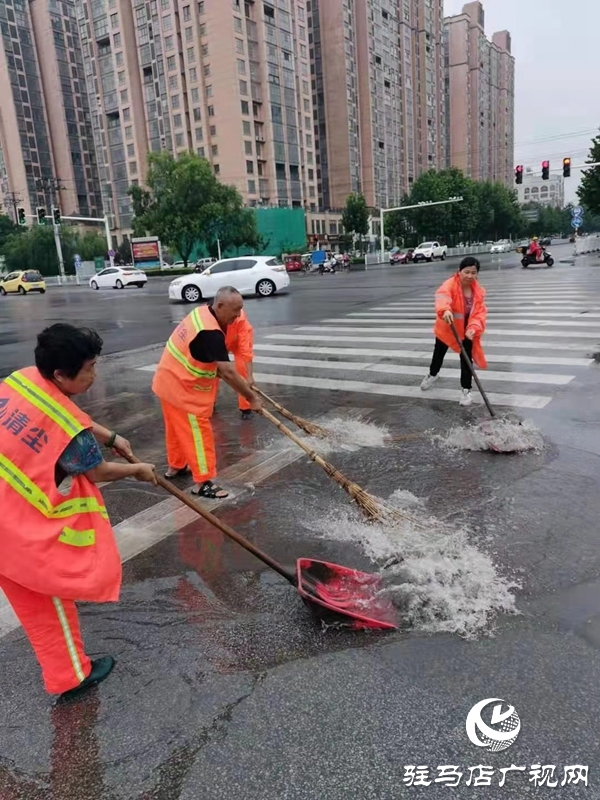 駐馬店市中心城區(qū)相關(guān)部門迅速行動排澇除險