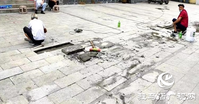 修復(fù)沿街破損路面 確保市民出行安全