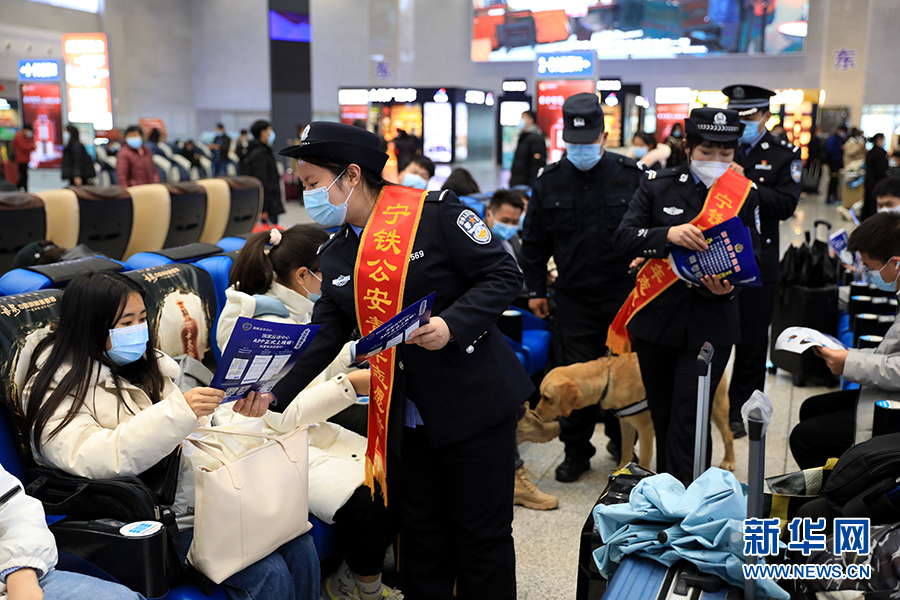 2022年春運|警犬變身“反詐推銷員”