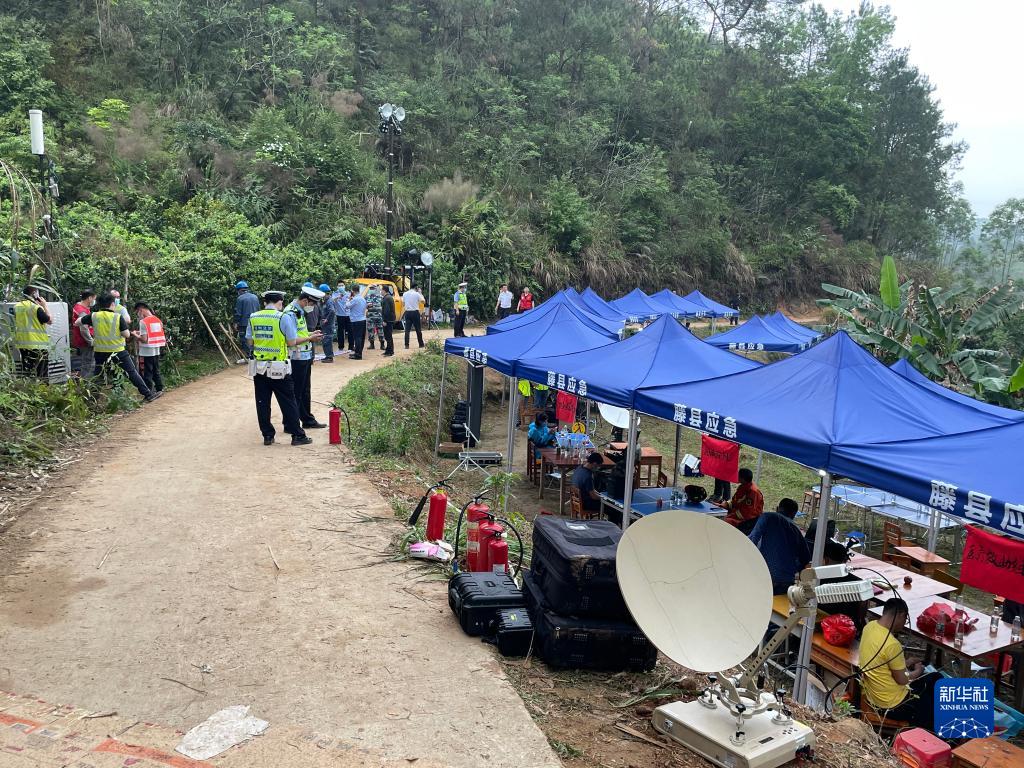 搜尋，與風(fēng)雨賽跑——藤縣空難墜機現(xiàn)場見聞