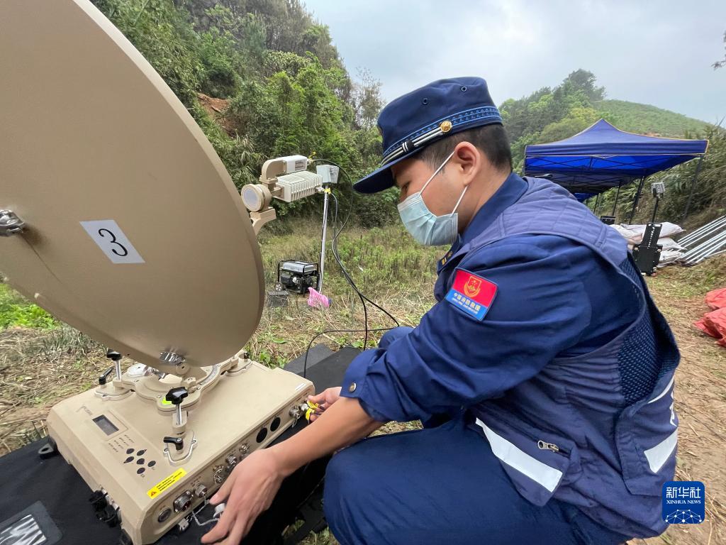 搜尋，與風(fēng)雨賽跑——藤縣空難墜機現(xiàn)場見聞