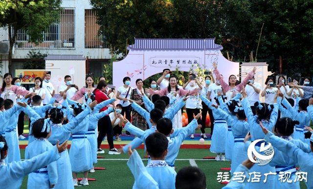 駐馬店市實(shí)驗(yàn)幼兒園舉辦國(guó)學(xué)風(fēng)畢業(yè)典禮