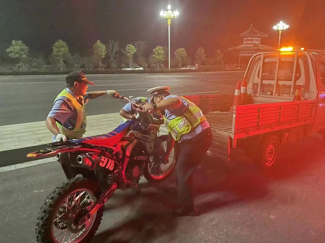 百日行動(dòng) | 駐馬店交警嚴(yán)查“飆車炸街黨” ！