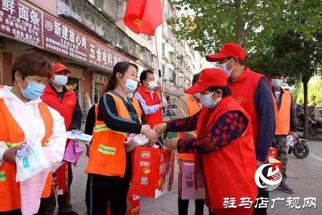 好人組團獻愛心 接力傳遞“雷鋒精神”