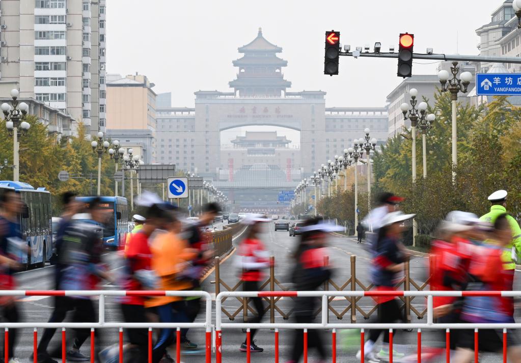 奔跑，繪就城市靚麗的風(fēng)景——從北京馬拉松看全民健身熱潮