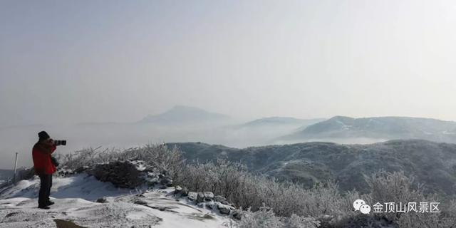 「金頂●冬雪」忽如一夜春風來，千樹萬樹梨花開