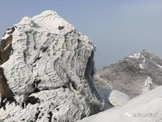 「金頂●冬雪」忽如一夜春風來，千樹萬樹梨花開