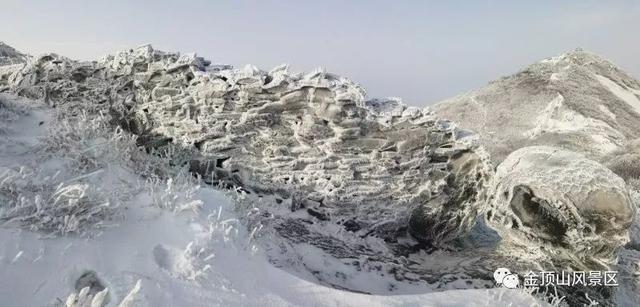 「金頂●冬雪」忽如一夜春風來，千樹萬樹梨花開