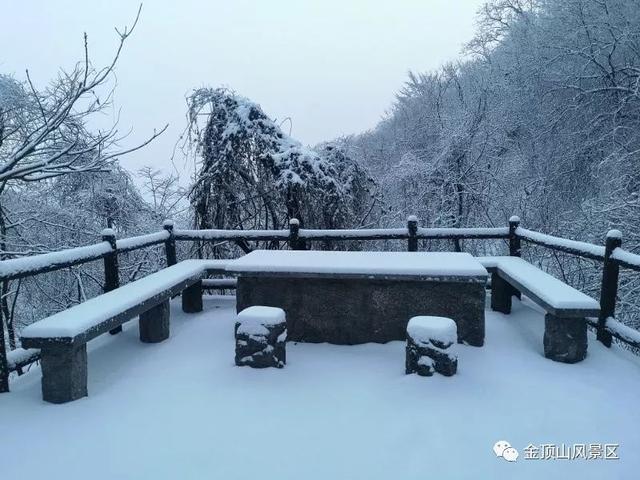 「金頂●冬雪」忽如一夜春風來，千樹萬樹梨花開