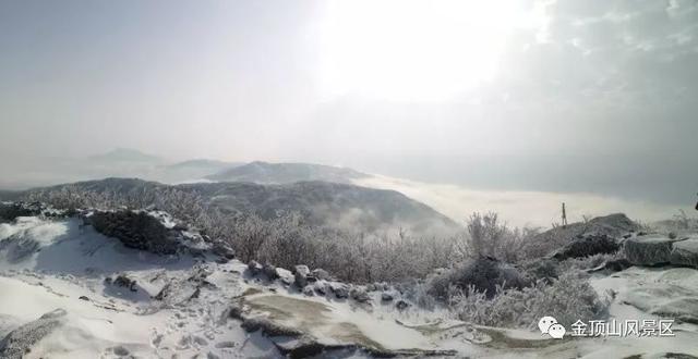 「金頂●冬雪」忽如一夜春風來，千樹萬樹梨花開