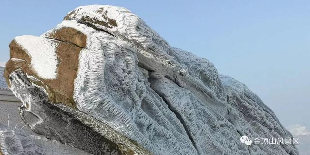 「金頂●冬雪」忽如一夜春風來，千樹萬樹梨花開