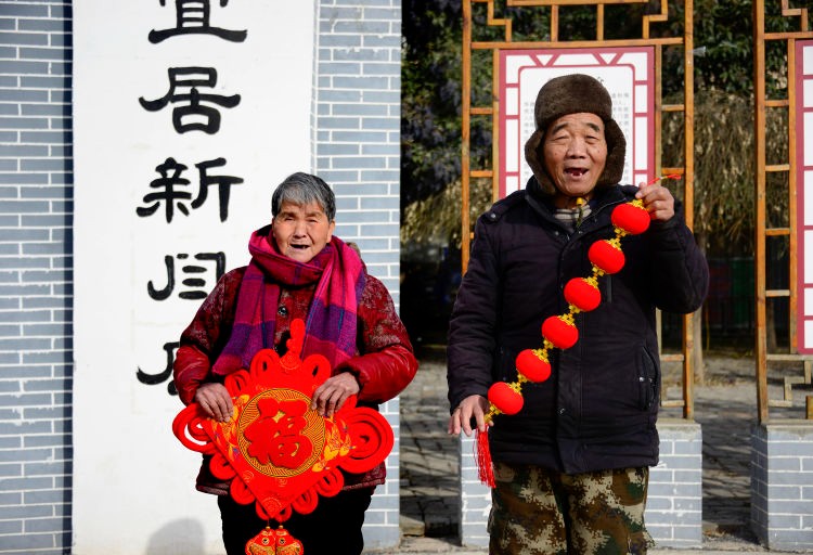 新春走基層丨新年來張全家福吧！攝影志愿者用光影為村民留住煙火年年