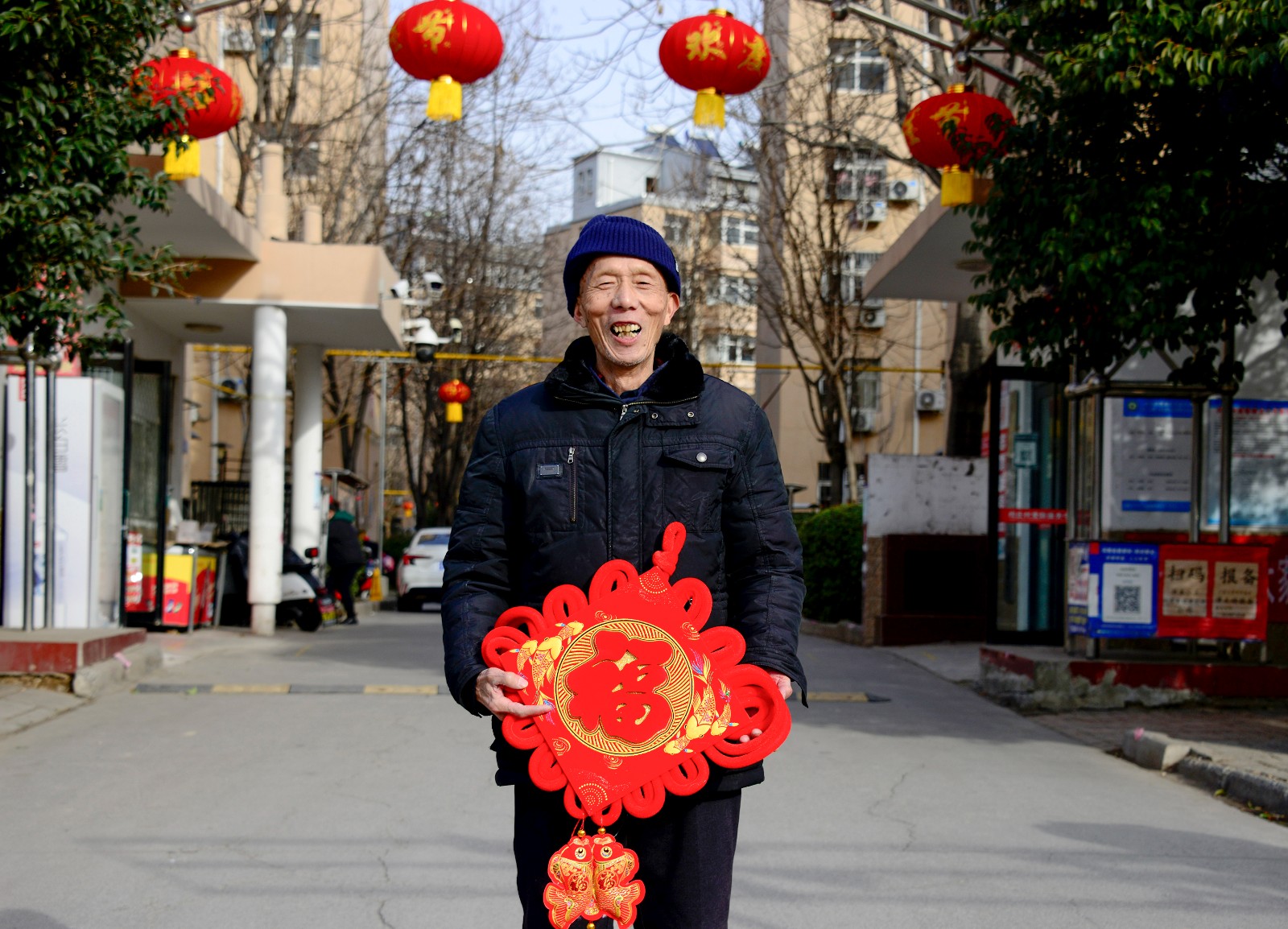 新春走基層丨新年來張全家福吧！攝影志愿者用光影為村民留住煙火年年