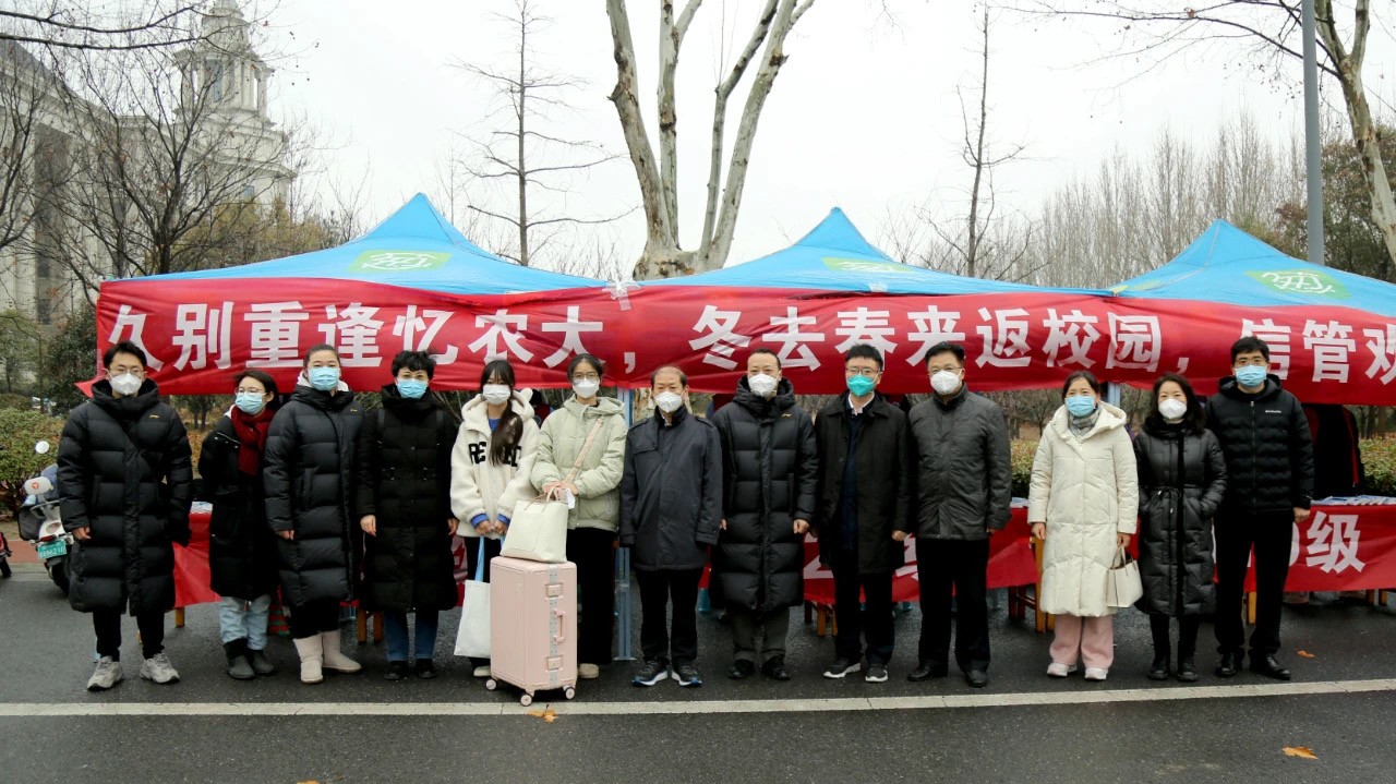 你好新學(xué)期！河南高校開學(xué)“大片”上演 學(xué)生：真正的大學(xué)生活回來了