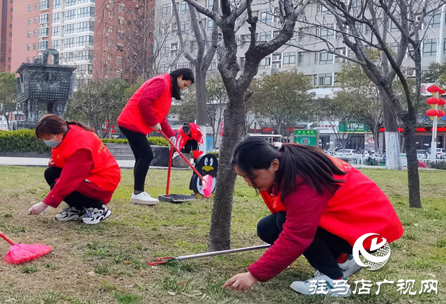 駐馬店市實驗幼兒園開展雷鋒日志愿服務(wù)活動