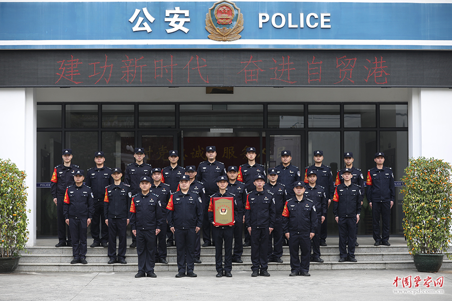 雷鋒，就在我們身邊 全國公安機關(guān)大力弘揚雷鋒精神、踐行為民初心