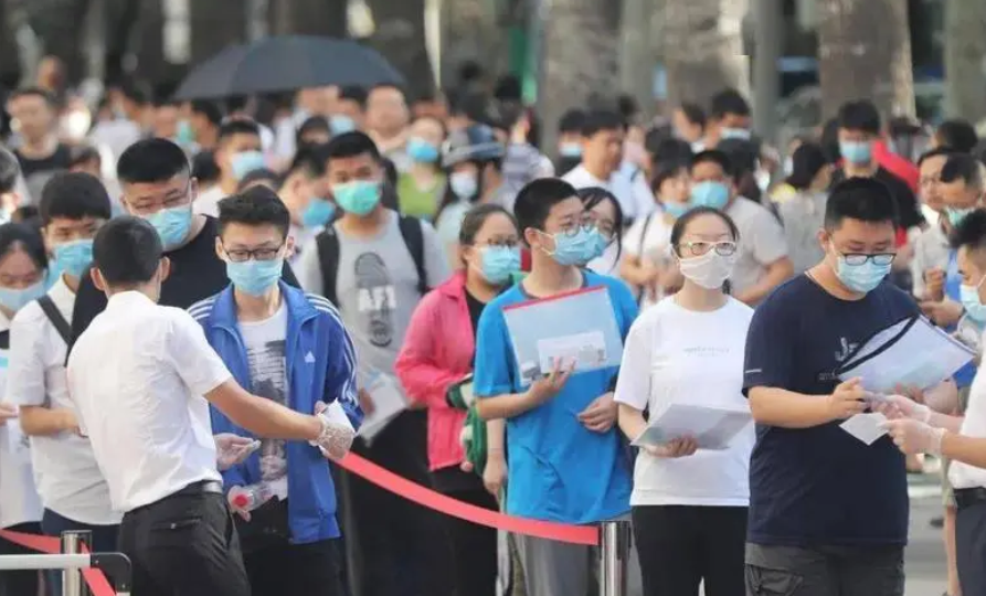 高考生曬未打碼準(zhǔn)考證，警方：可能被不法分子利用