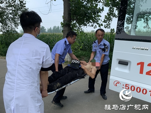 男子不慎掉入溝中 警民及時救助轉(zhuǎn)危為安