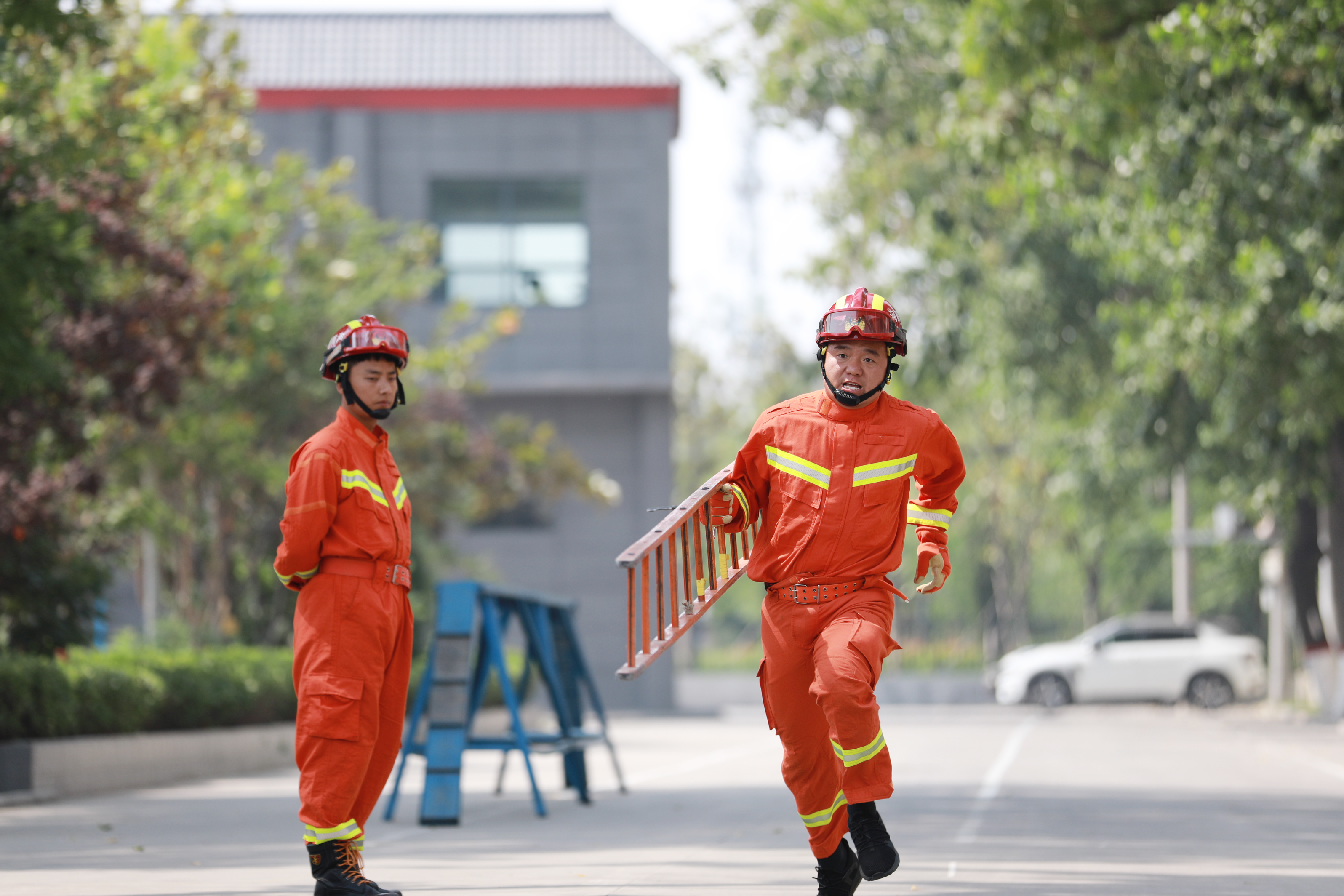 你好，119①丨從“橄欖綠”到“火焰藍” 十九年老消防的心愿是警鈴不響