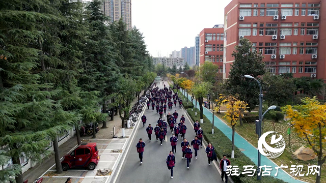 駐馬店高中舉行年度應(yīng)急疏散暨消防演練