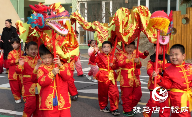 駐馬店市第二實(shí)驗(yàn)幼兒園：“傳統(tǒng)貫古今 文化潤(rùn)童心”迎新年元旦活動(dòng)